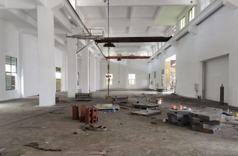 秋长带现成行车单一层钢构1800平层高12米厂房出租