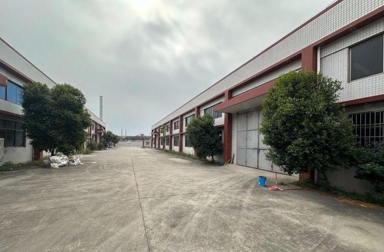 1800平原房东小独院，现成装修水电