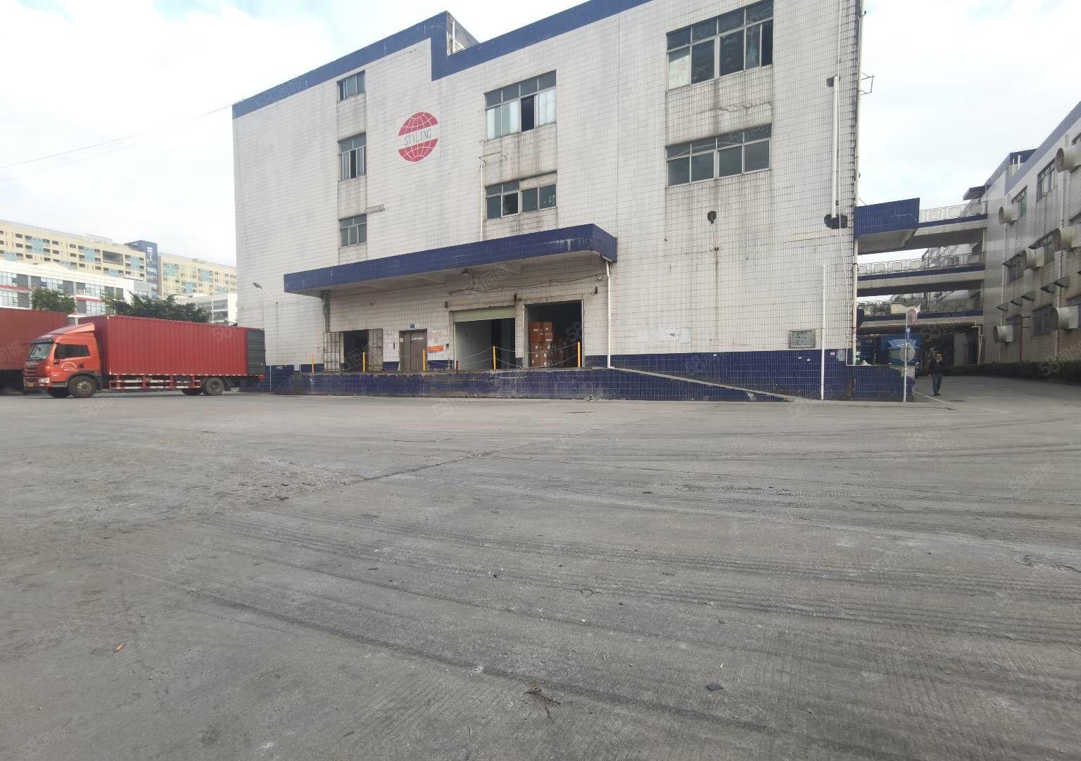 出租，清湖工业区5100平红本厂房出租，带卸货平台空地超大