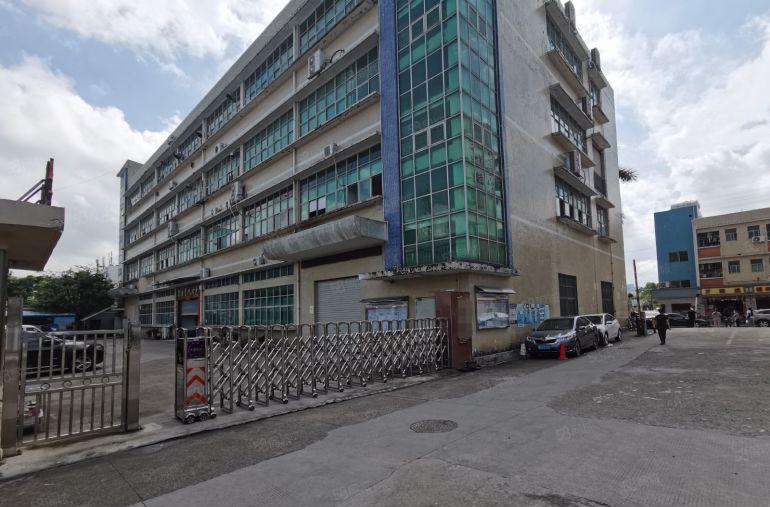 观澜地铁口无尘车间出租，观澜竹村楼上一层2200平米新装修