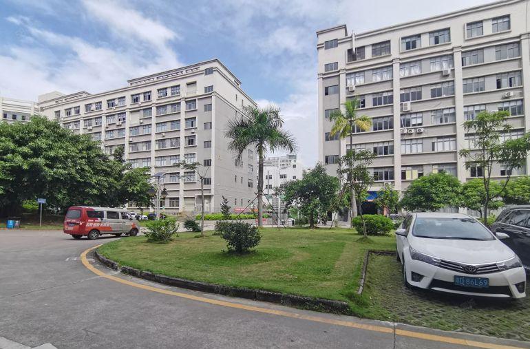 龙华大浪新出楼上整层2000平精装办公加仓储厂房出租！！