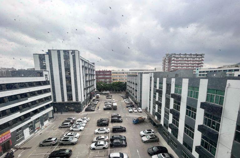 龙华大浪商业中心100平厂房起租 带装修空地大停车位充足