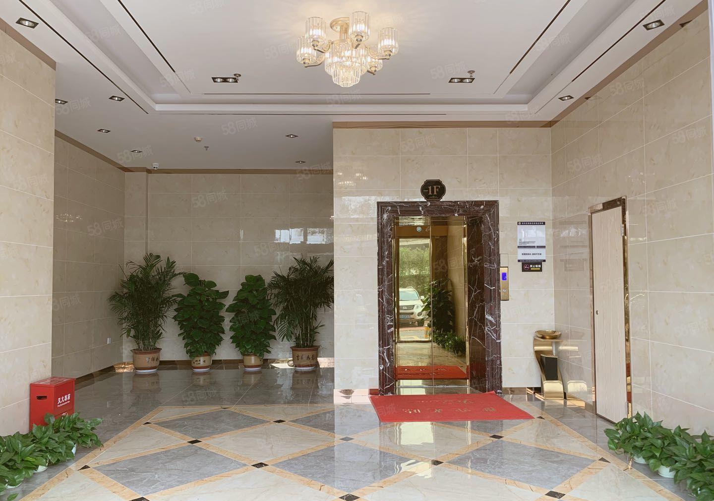 新出龙胜地铁口办公室现成带精装修142平