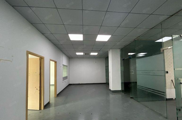 龙华清湖地铁口低价厂房出租 800平精装修可分租