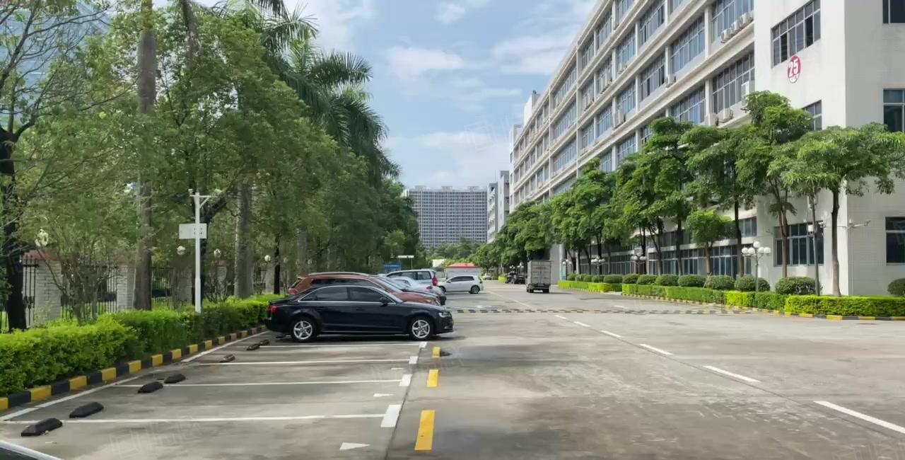 龙华清湖原房东实际面积出租12000平厂房出租可以分租精装修