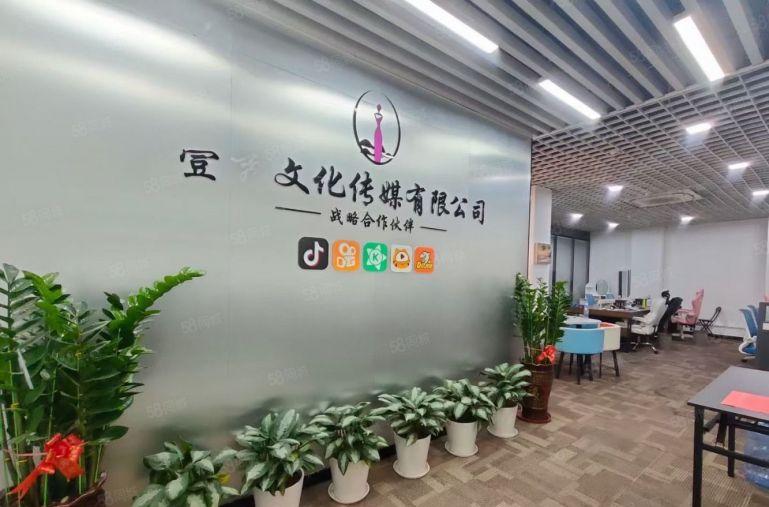 龙华地铁口560平，豪华装修，水电齐全，30块一平