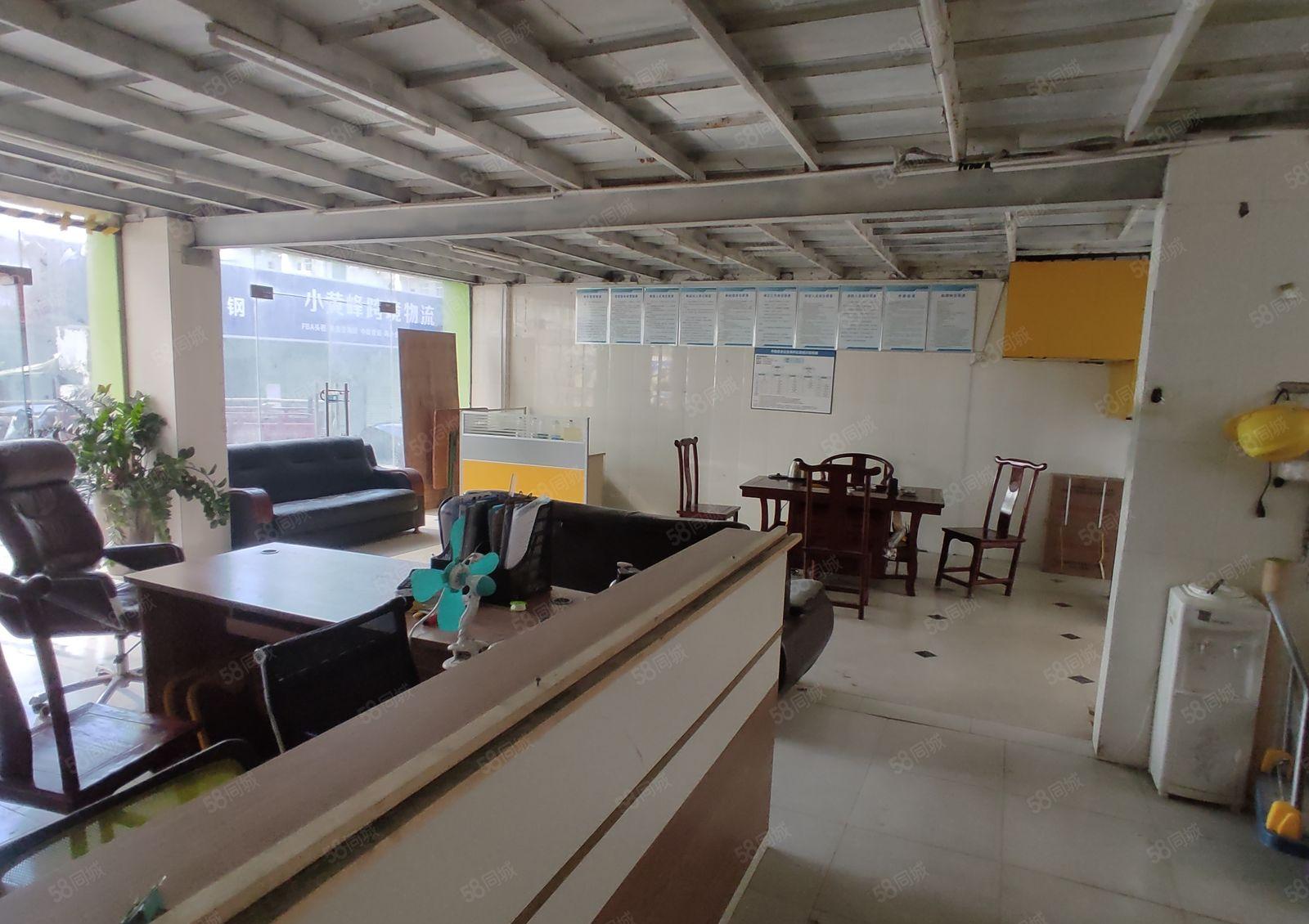 龙华油松油富商城附近一楼带平台厂房240平米出租