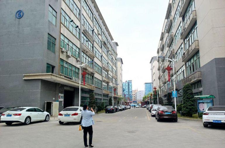 观澜章阁大型园区楼上1500平整层精装修厂房仓库出租交通方便