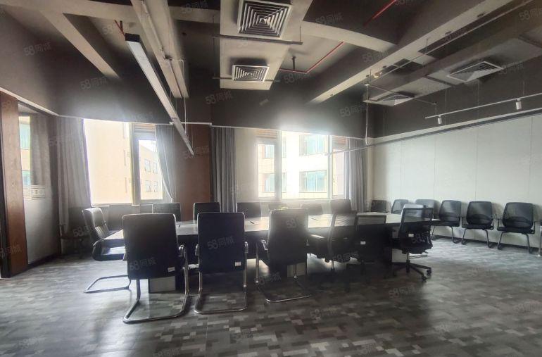 坂田华为基地旁边精装修厂房出租整层5000平可分，能进大货车