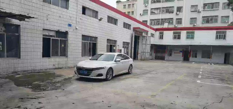 牛湖地铁口独院钢结构3000平方，层高7米实际面积出租可分租