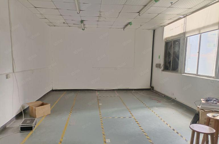 龙华大浪新百丽附近原房东厂房仓库出租3万平，可分租200平。