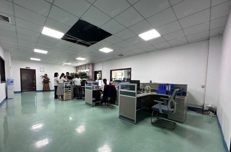 龙华原房东园区1600平精装整层厂房出租，好招工，形象好