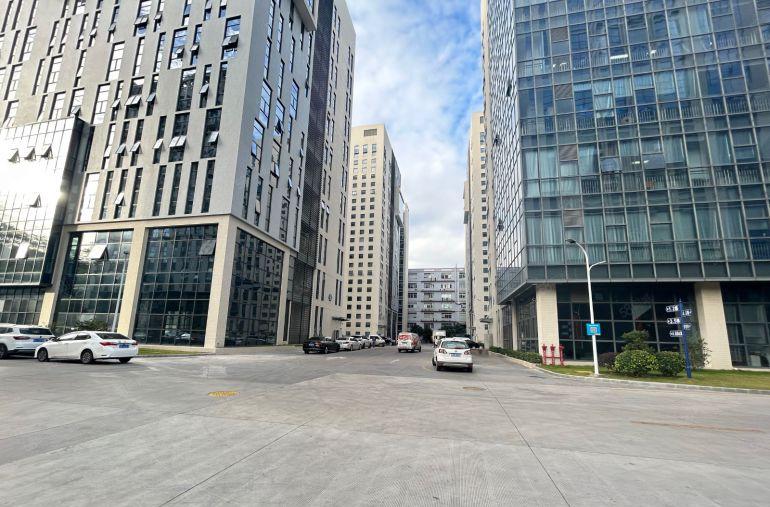 年底低价清盘中，龙华大浪原房东高新园区厂房500平起分租