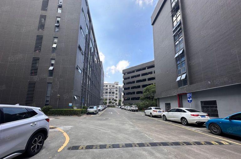 龙华元芬原房东厂房2000平出租，带豪华装修，可分租