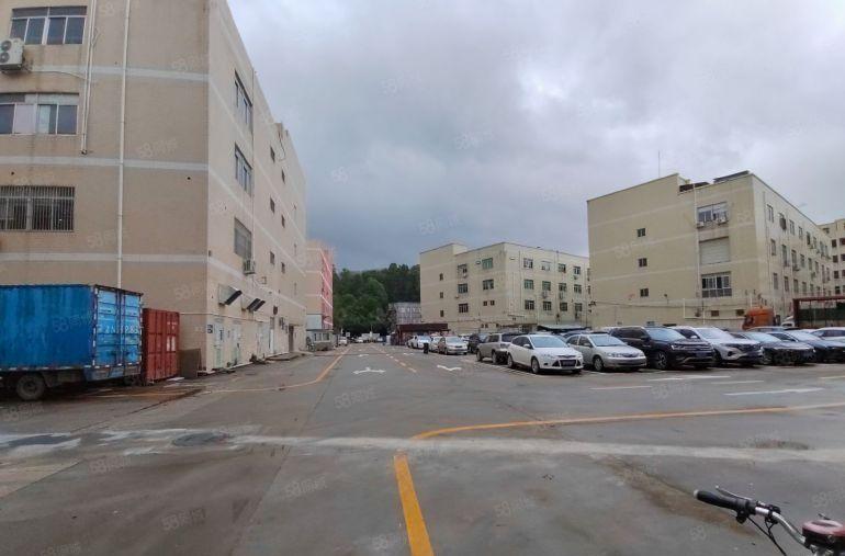 观澜牛湖地铁口园区二楼1000平地坪漆厂房出租，300起分租