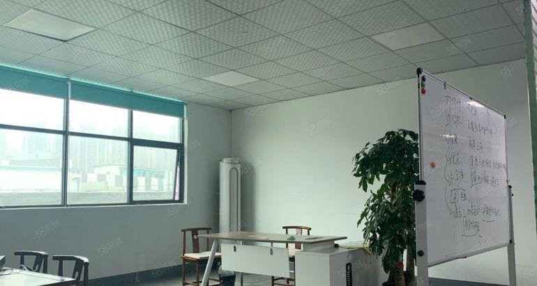 龙华地铁口旁产业园500平起租精装办公厂房出租价格低可分租