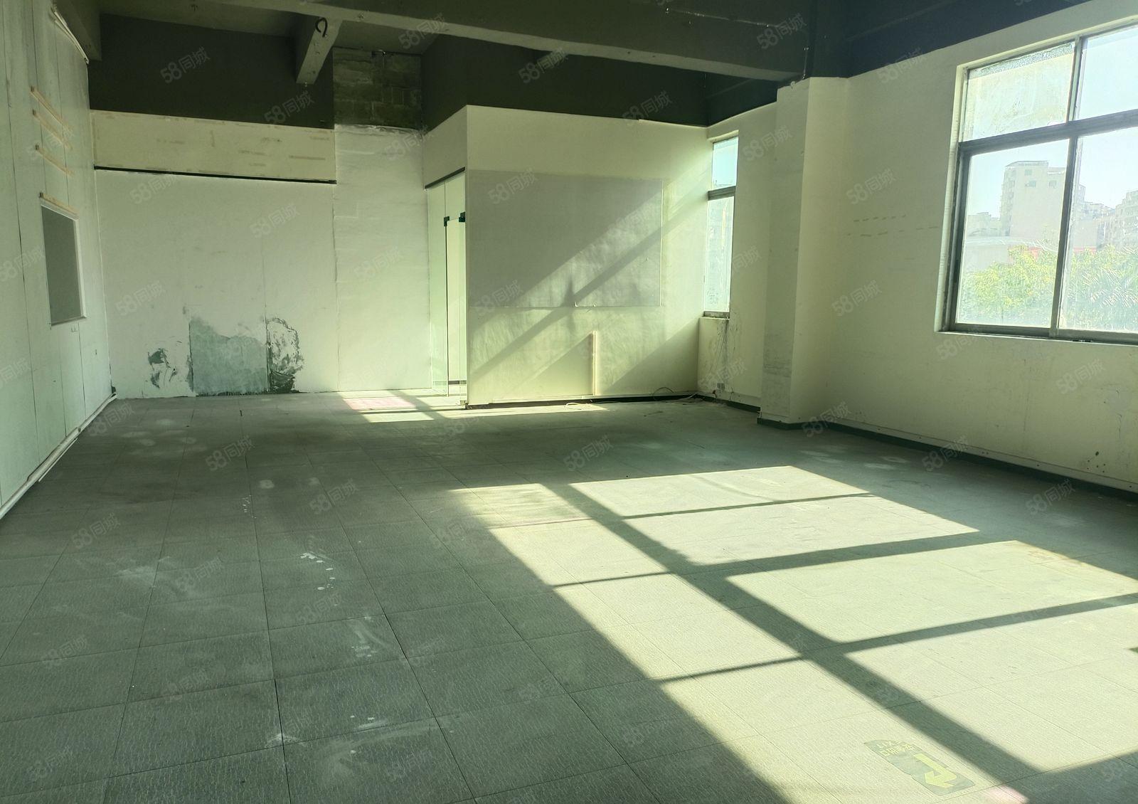 龙华清湖北地铁口附近楼3000平小分租200平空地大好进车