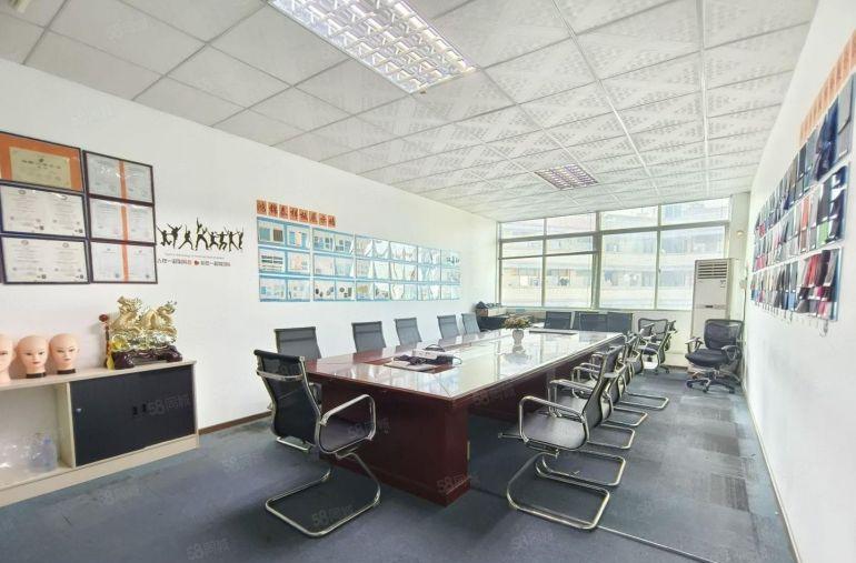 龙华元芬工业园2200平厂房仓库出租带装修无需转让费空地大