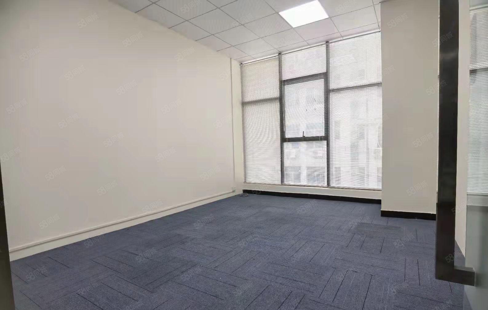 民治地铁站新出精装办公室585平招租，水电齐全