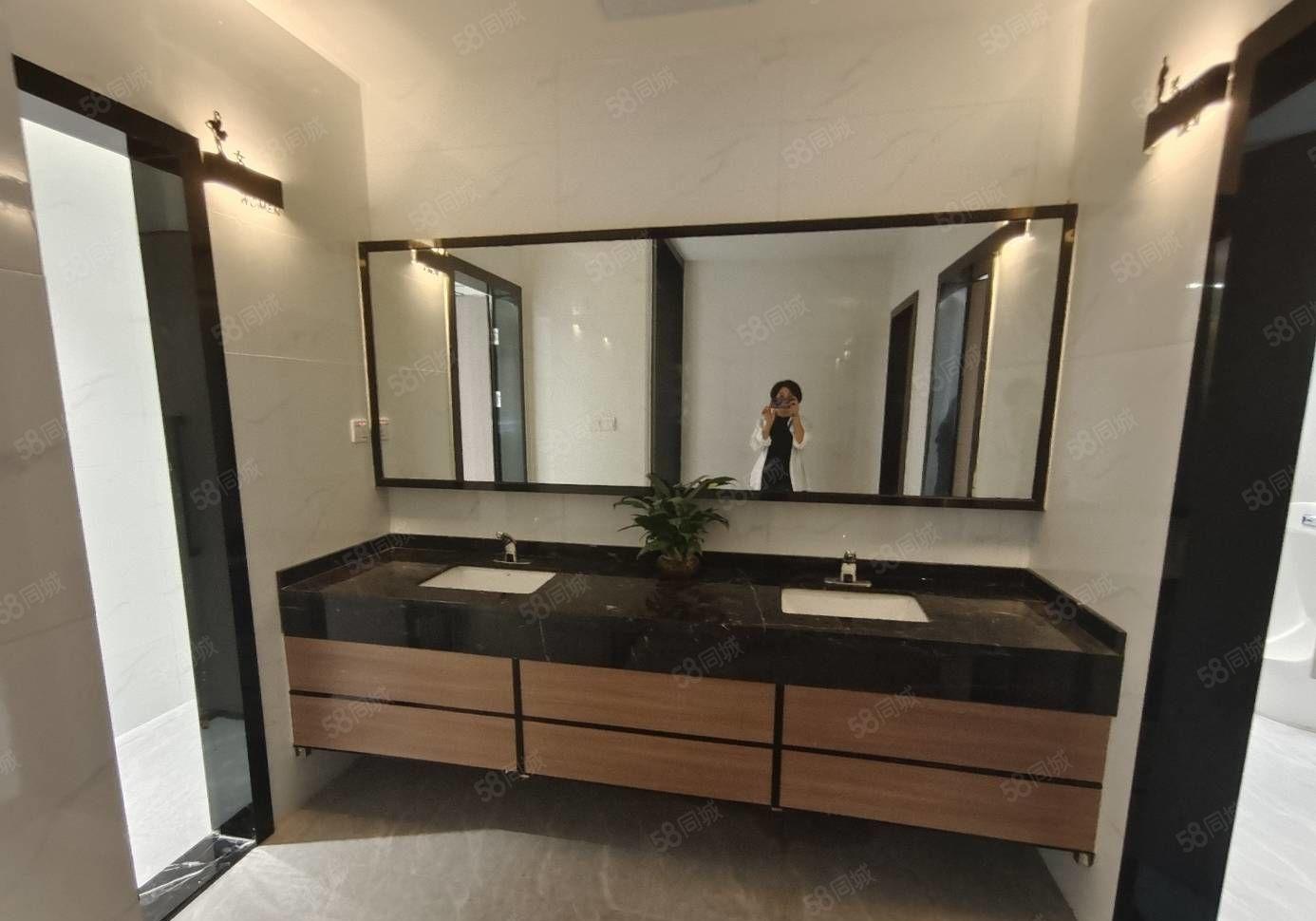 龙华清湖地铁口新出厂房出租600平，全新改造电商园90平起租