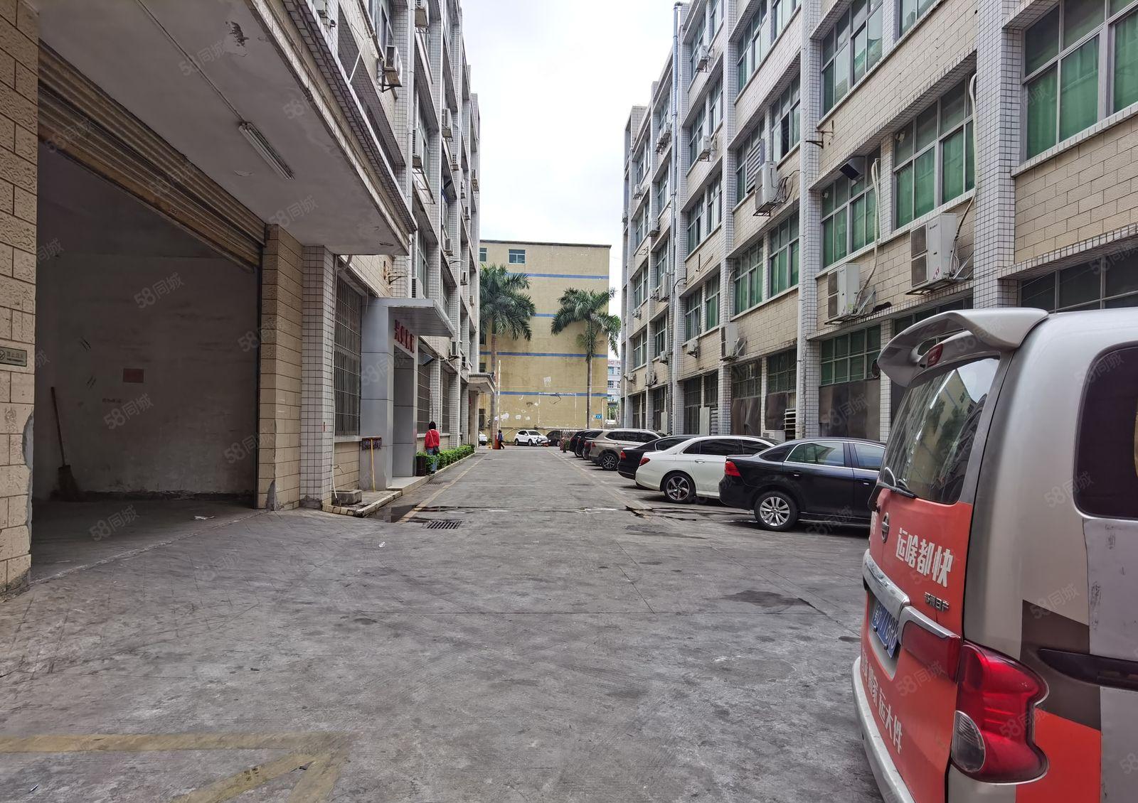 龙华大浪商业中心旁独院厂房二楼700平米出租带装修配两吨货梯