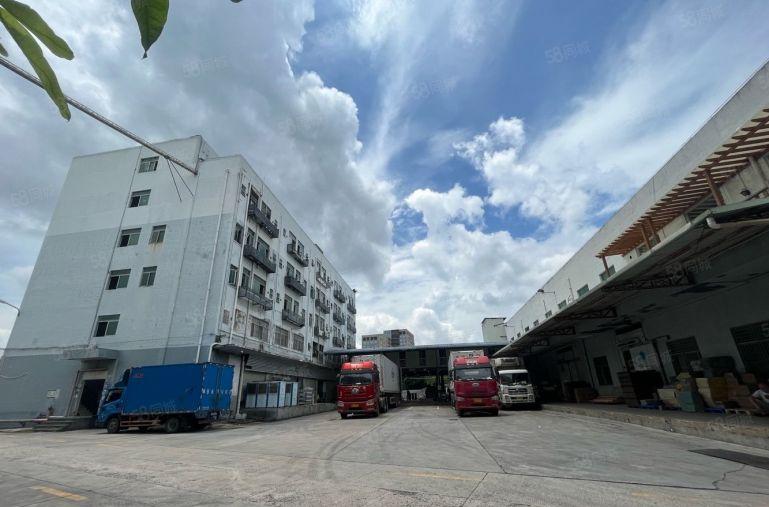 龙华大浪原房东新出楼上整层2600平方带双边卸货台出租！