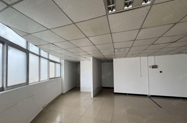 龙华地铁口附近300平清湖科技园送免租期定制装修