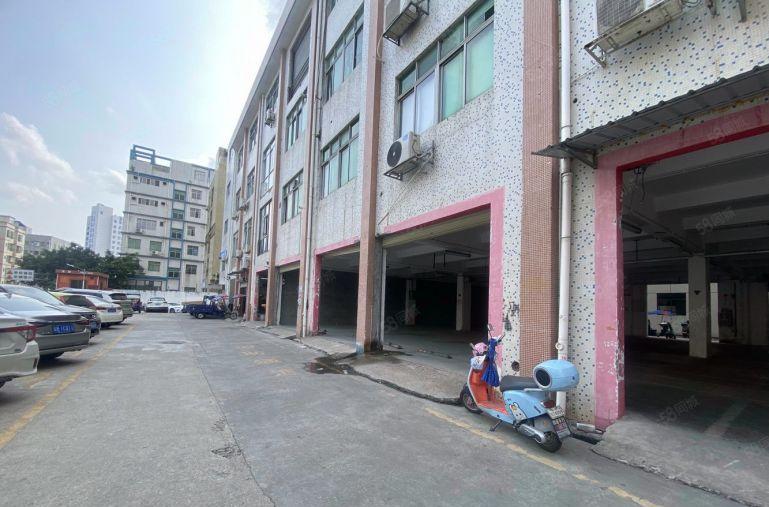 龙华牛地铺一楼厂房300平出租，前后有门，租金32元