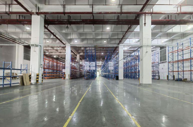 龙华深圳北站低价一楼物流厂房出租5000平，双边高台仓可分租