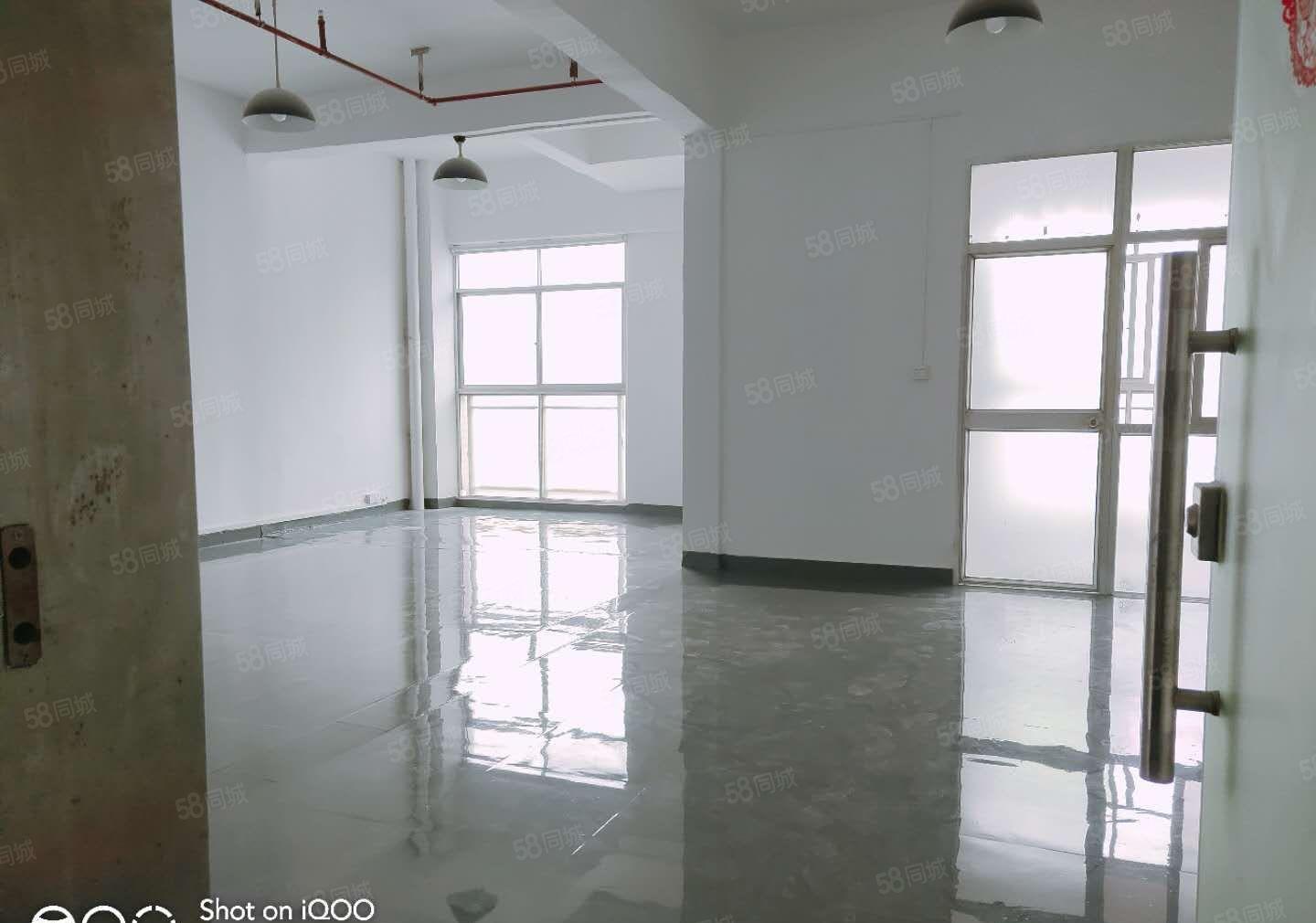 龙华清湖全新装修楼上120平办公厂房出租