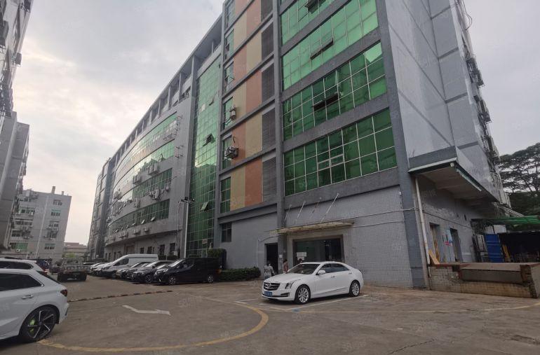 观澜库坑梅观高速出口大园区楼上厂房出租，面积1700可分租