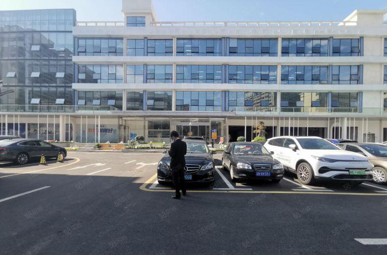 大浪羊山台地铁口全新红本精装厂房1000平米，200起分租