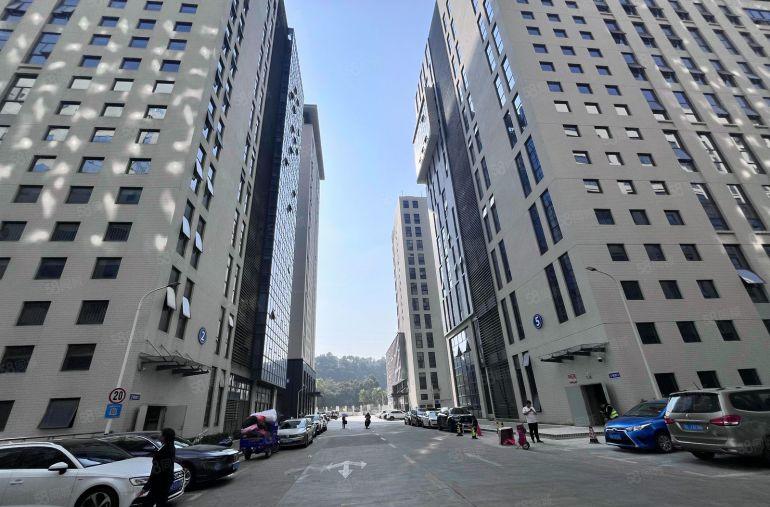 22元起龙华民治高速口原房东楼上800平精装修红本厂房出租