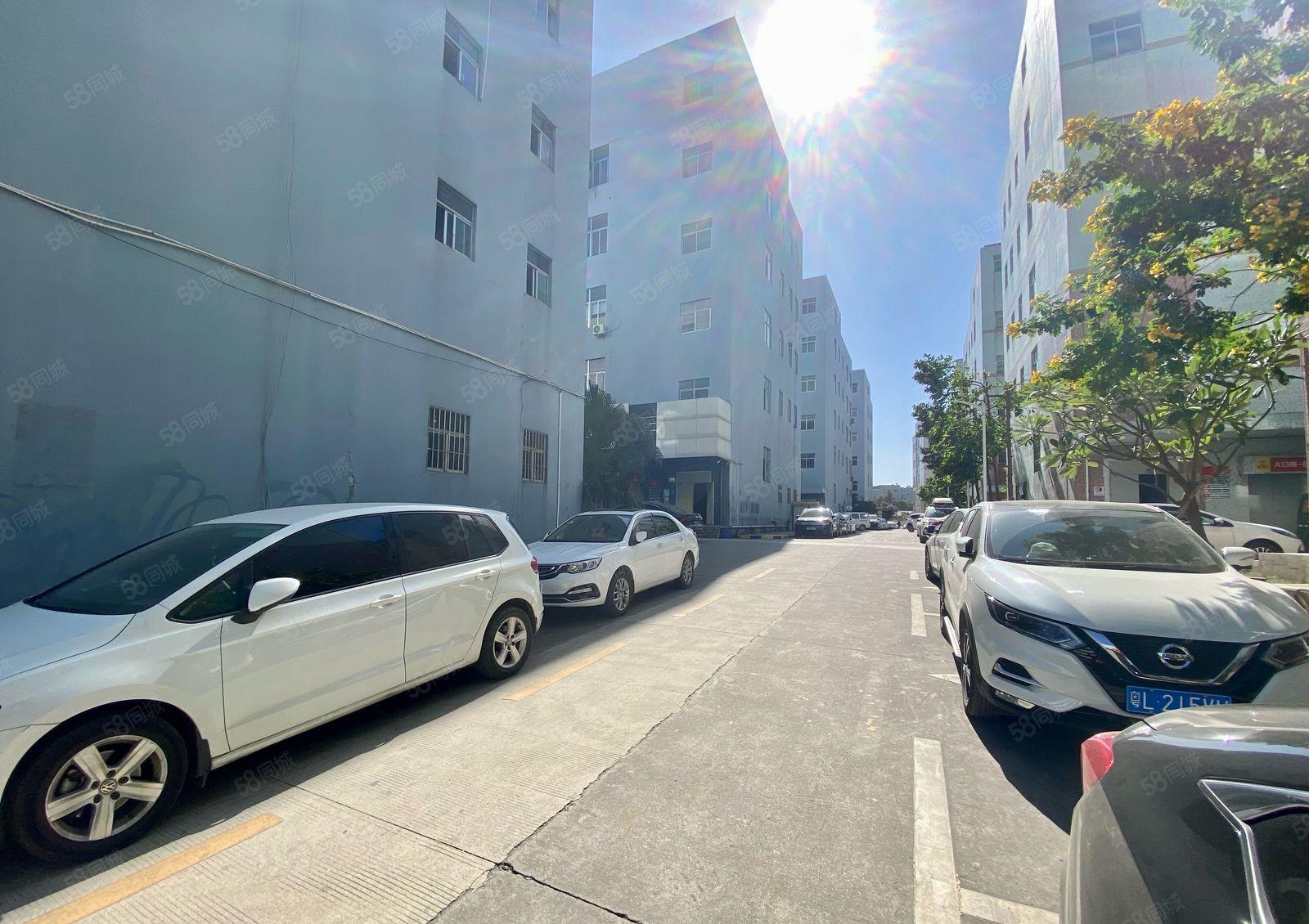 低价出租观澜厂房实际面积2楼800平米，大型园区周边生活配套