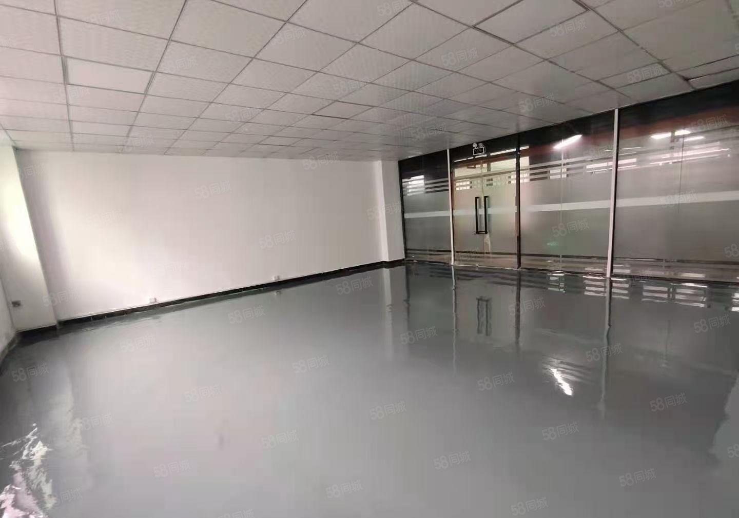 清湖地铁口新出精装修办公室出租100起租，水电齐全。拎包办公