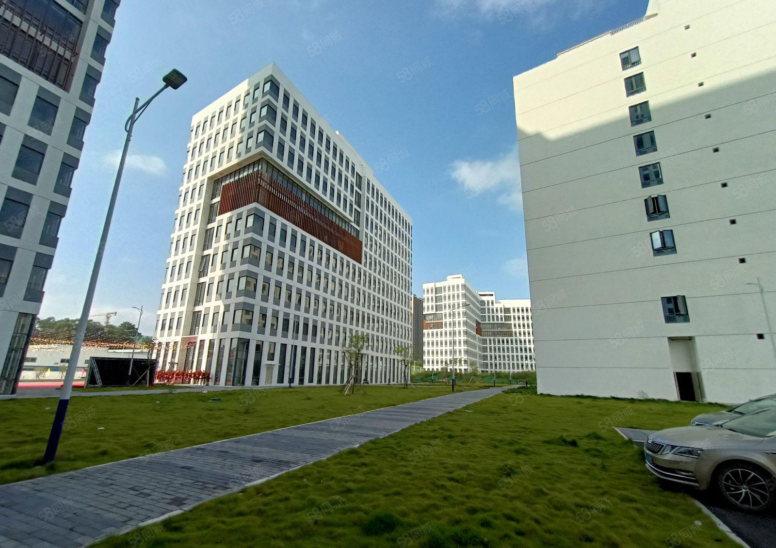 观澜高新产业园14万平厂房优惠出租，环境好，空气大，交通方便