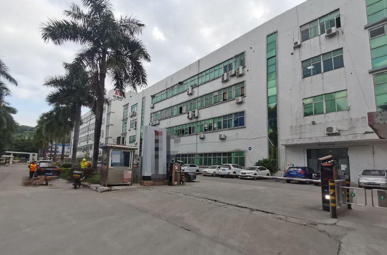 龙华观澜地铁口高速口工业园标准厂房2150平，精装修，低价租