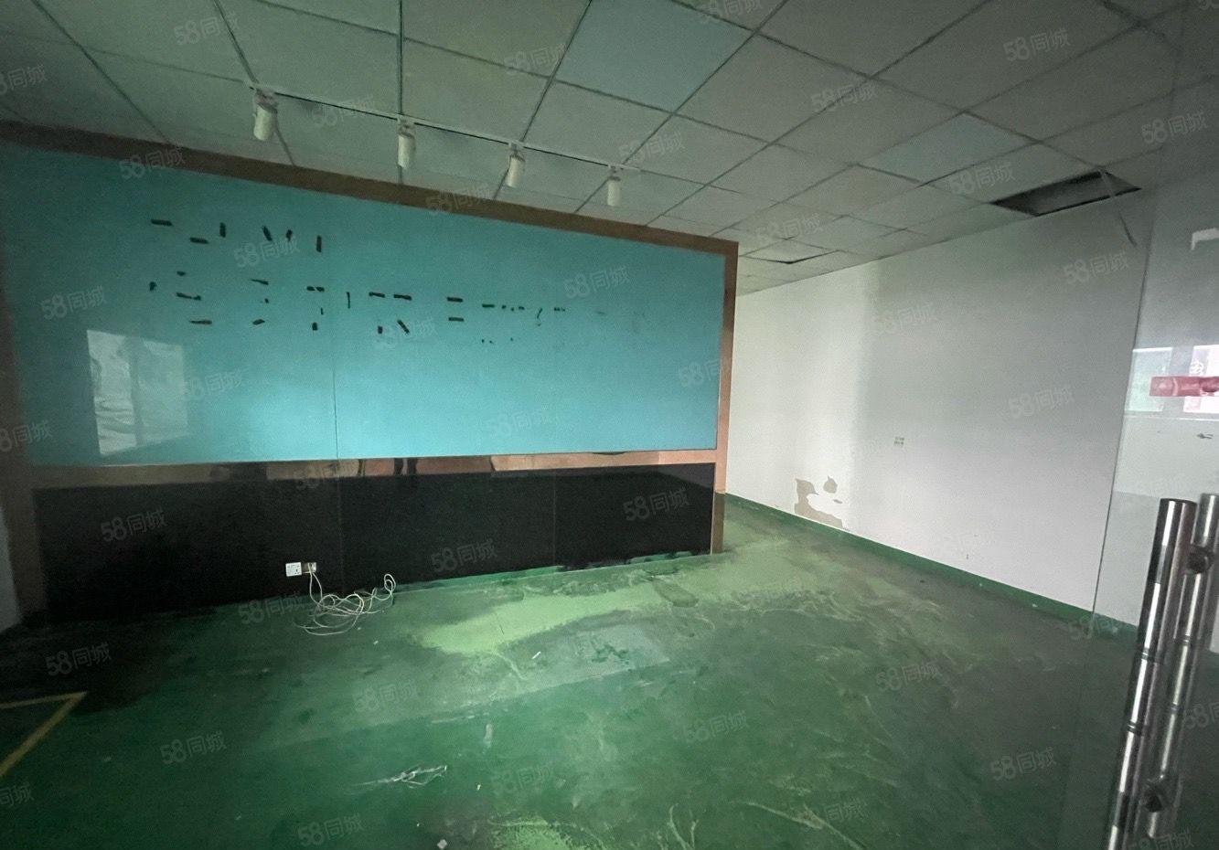 龙华观澜富民地铁口3楼700平带装修厂房出租原房东没公摊