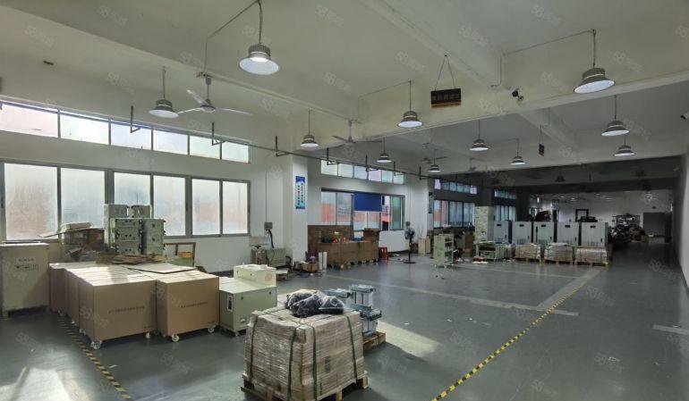 20万精装修1560平米厂房出租龙华大浪