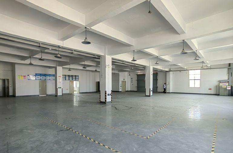 观澜村委厂房出租，整层2000平方豪华装修，可分租1000平