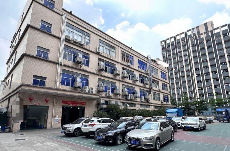 龙华大浪元芬地铁口一楼二楼共2500平精装修，高6米，好招工