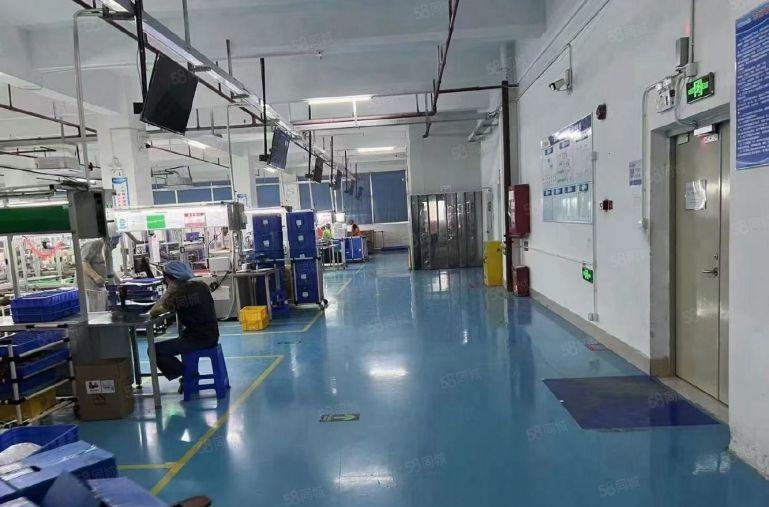 观澜高速口楼上精装修635平，原房东电商仓库地铁口厂房可分租