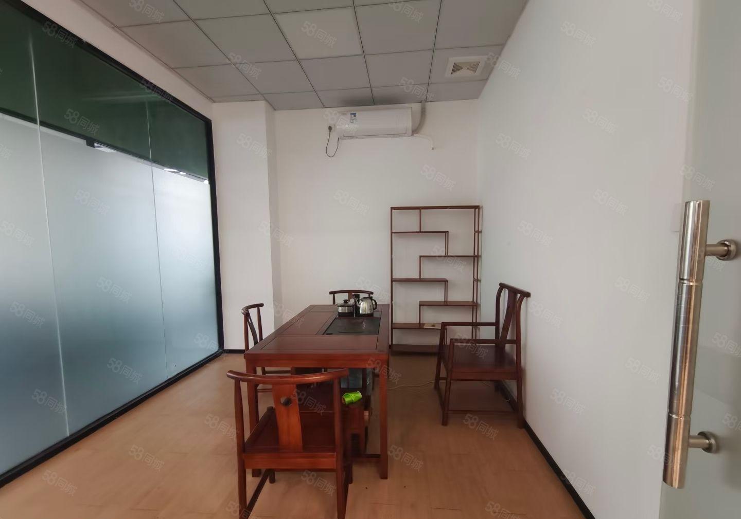 龙华元芬地铁口电商园新出楼上250平精装修办公室出租