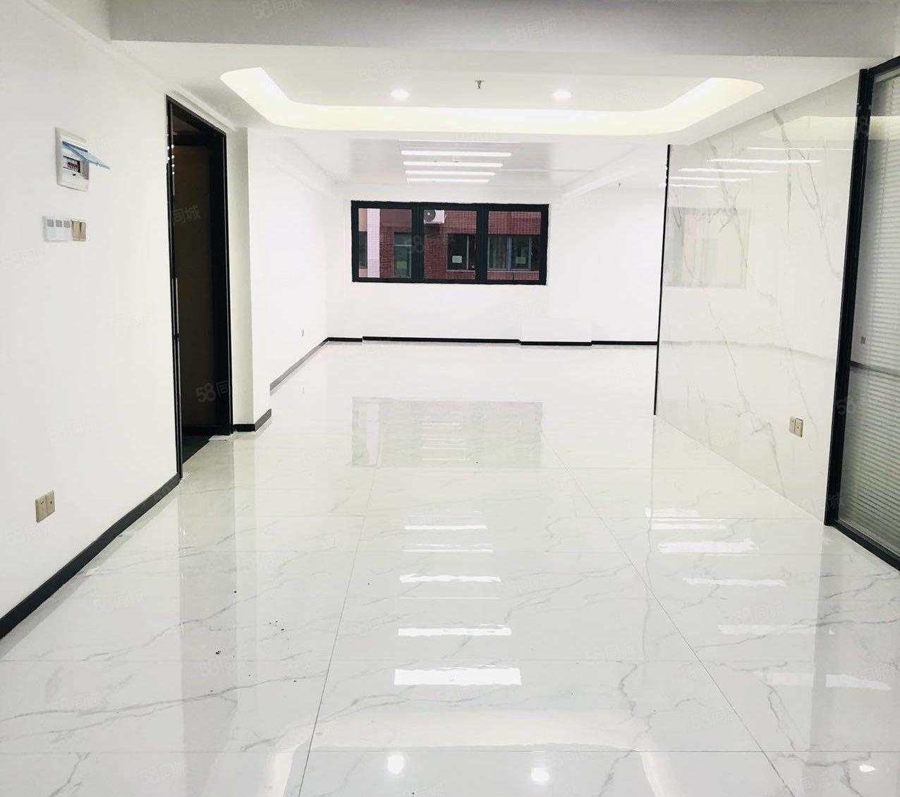 龙华清湖地铁口创意园新出楼上251平精装修办公室出租