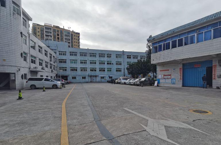 龙华新区观澜主干道边地铁站附近工业园一楼标准厂房980平在租