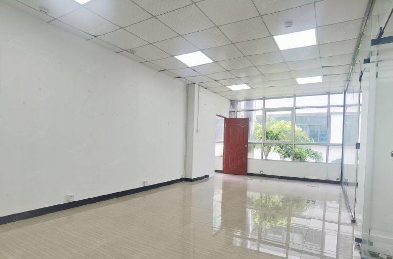 原房东精装修办公室出租，全景落地窗，位置安静