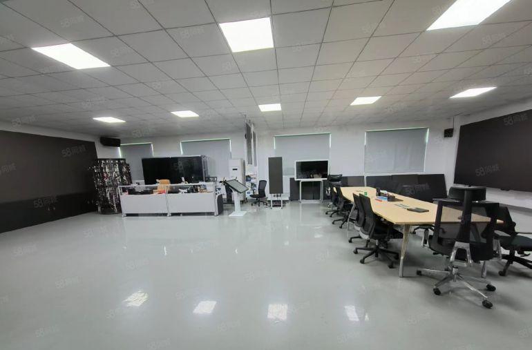 龙华大浪商业中心附近楼上1380平精装修厂房出租