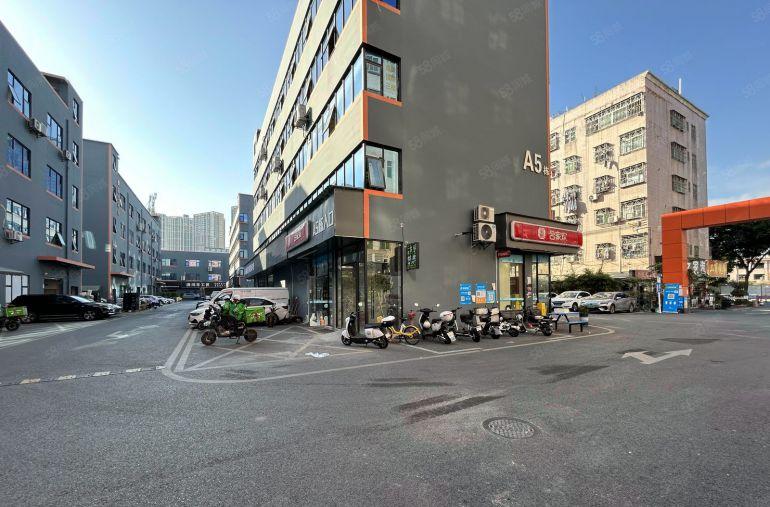 现成装修，龙华清湖地铁口楼上200平精装修办公室仓库厂房出租