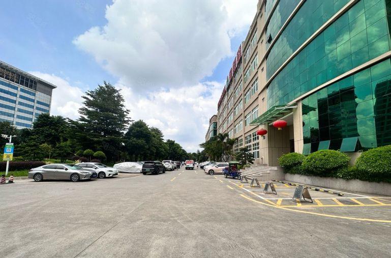 观澜樟坑径花园式厂房一楼1600平出租，高6米可分租