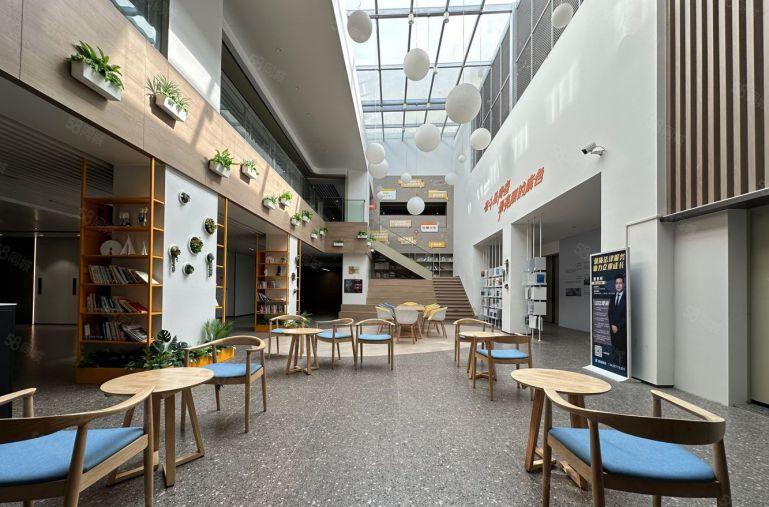 龙华大浪高新科技园3楼550平现成装修有办公室车间仓库